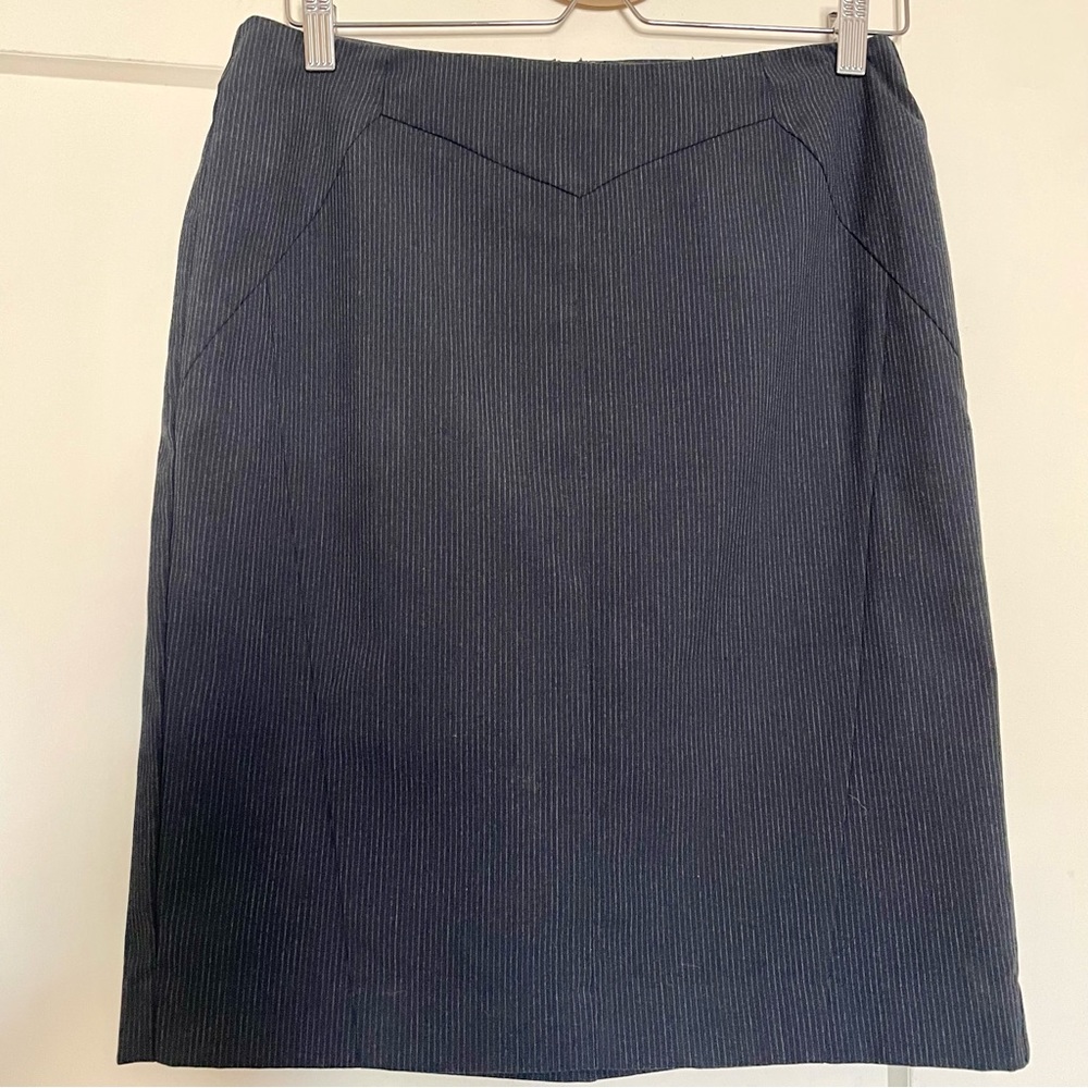 Worthington pencil skirt size 4, pinstripe black gray
